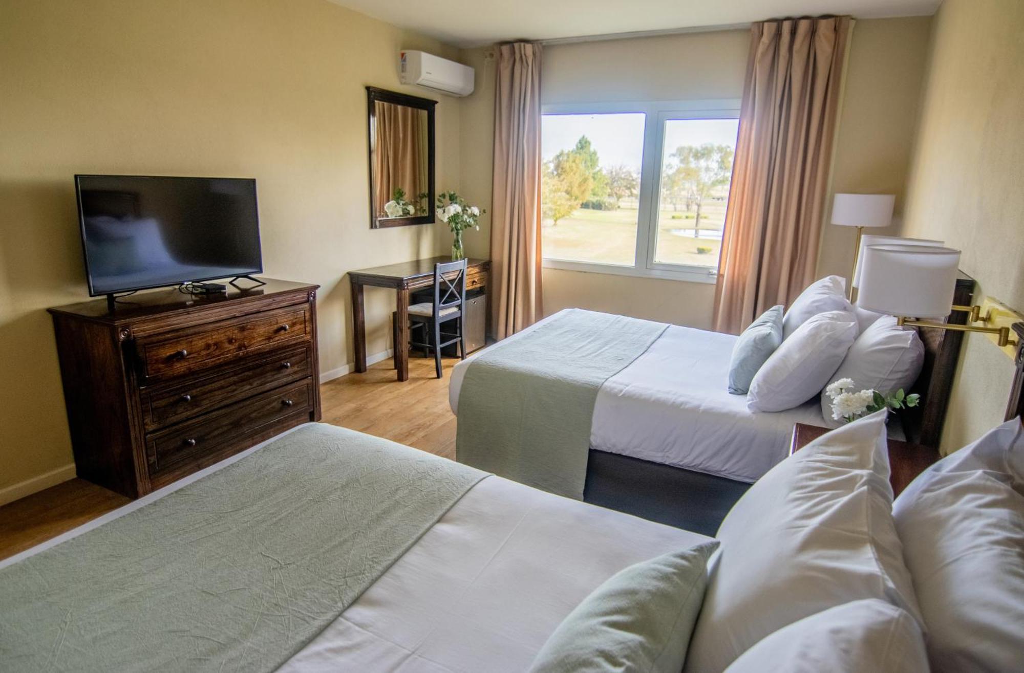 Wyndham Garden Campana Hotel Buitenkant foto