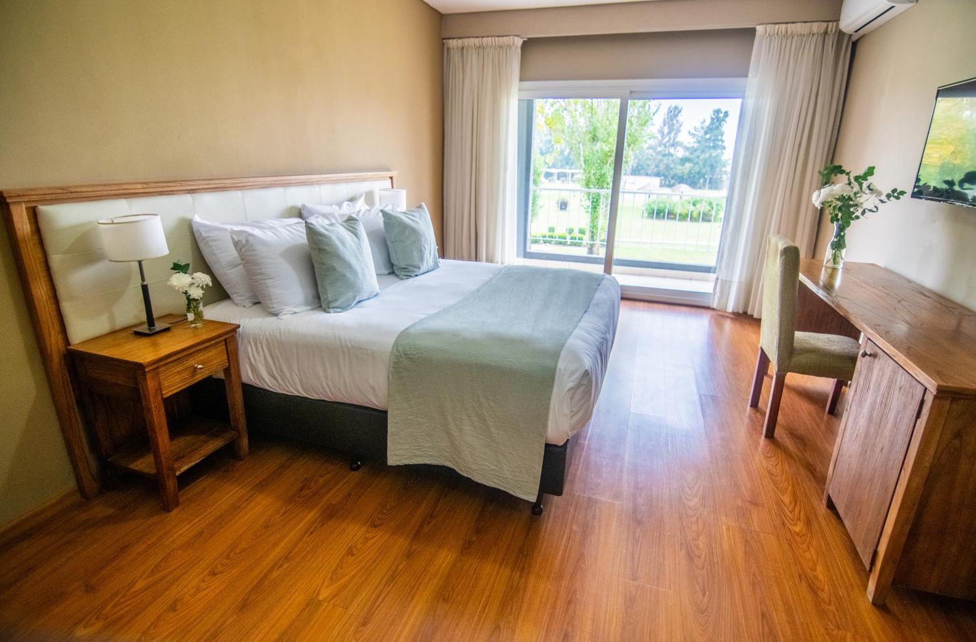 Wyndham Garden Campana Hotel Buitenkant foto