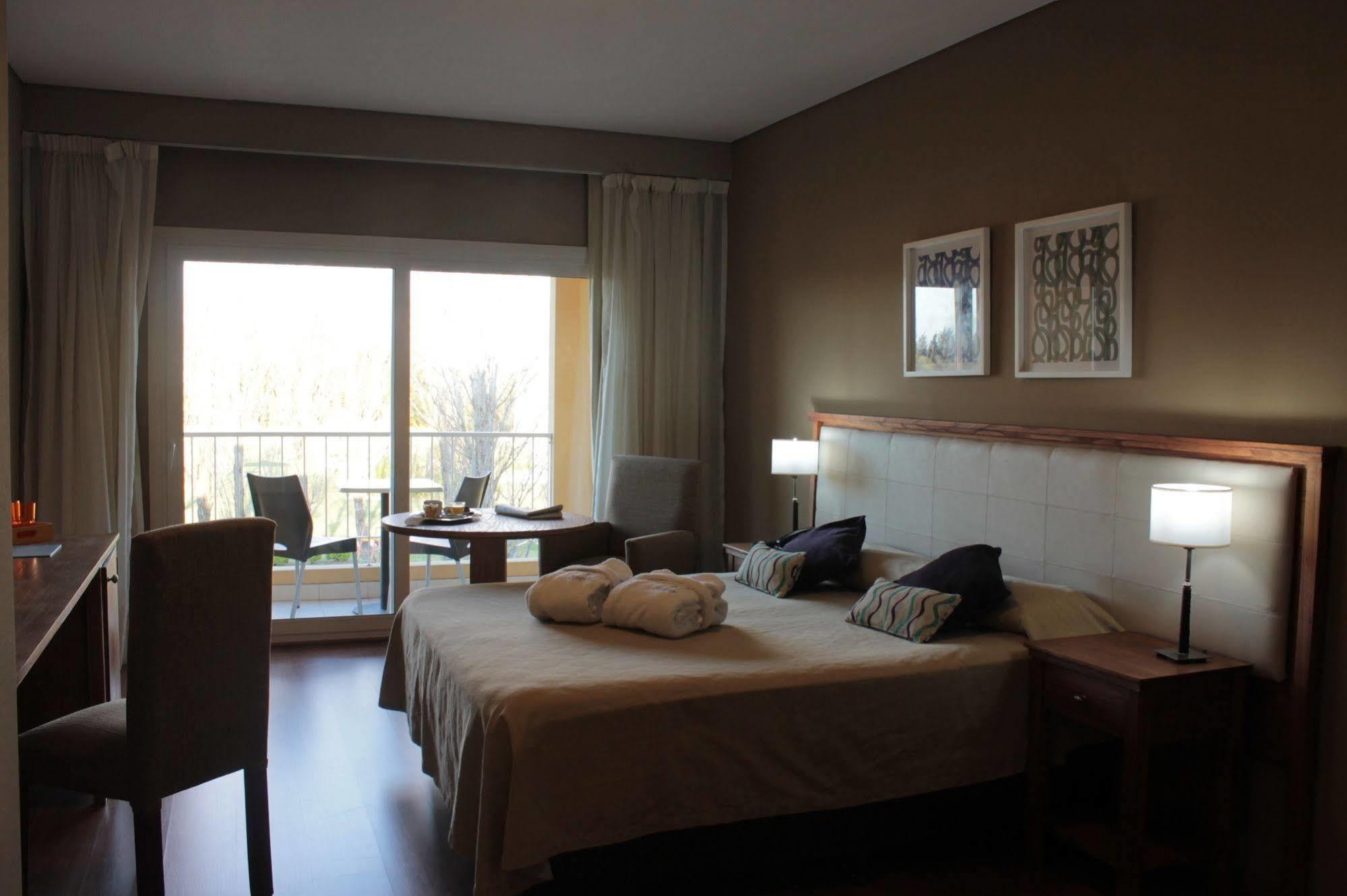 Wyndham Garden Campana Hotel Buitenkant foto