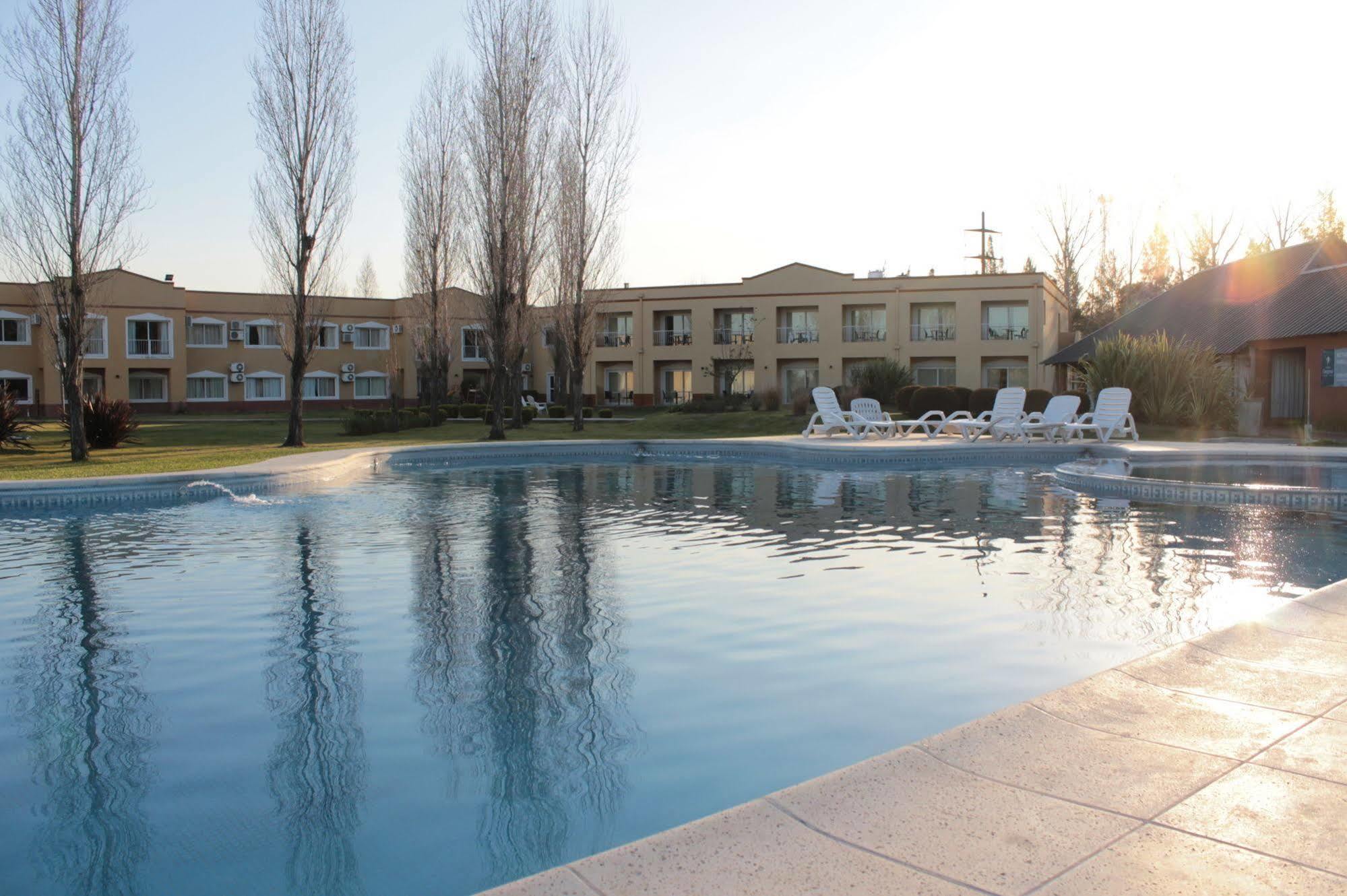 Wyndham Garden Campana Hotel Buitenkant foto