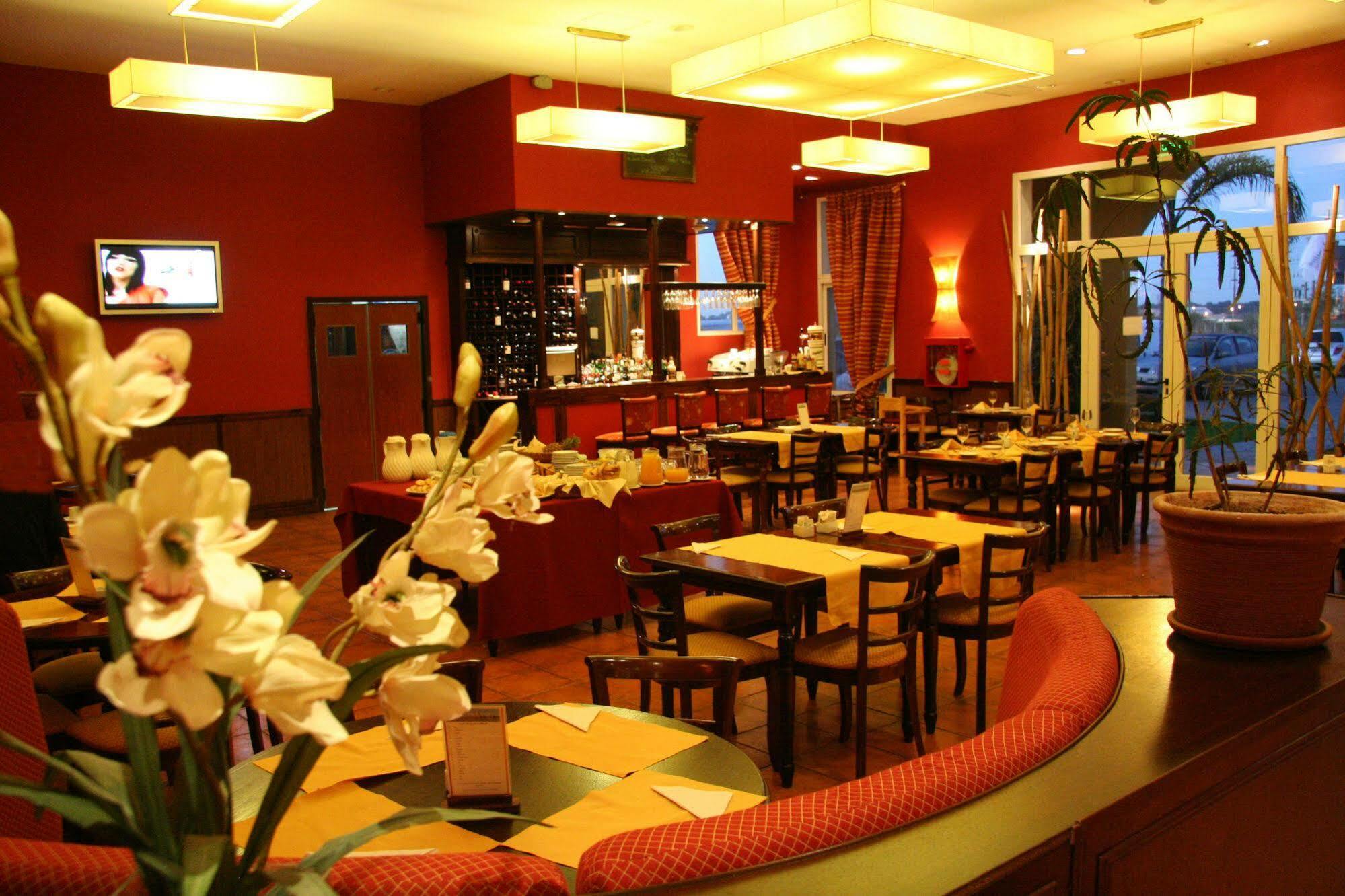 Wyndham Garden Campana Hotel Buitenkant foto